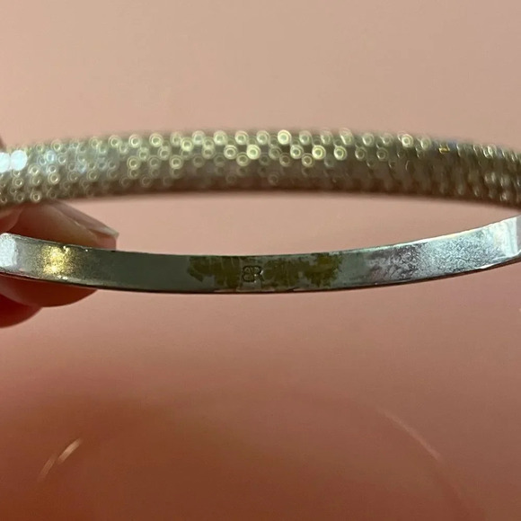 FREE Banana Republic Gold Clasp Bangle - Picture 3 of 4